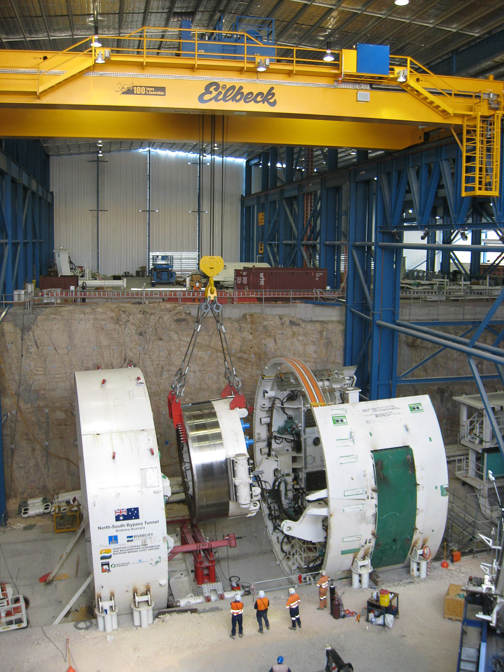 Crane lifting the Tunnel Boring Machine components